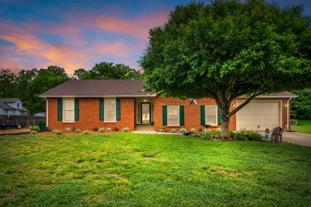 460 Bluff Dr, Clarksville, TN 37043