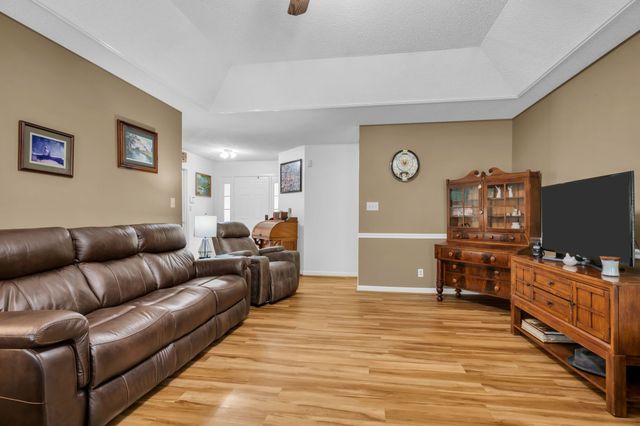 460 Bluff Dr, Clarksville, TN 37043