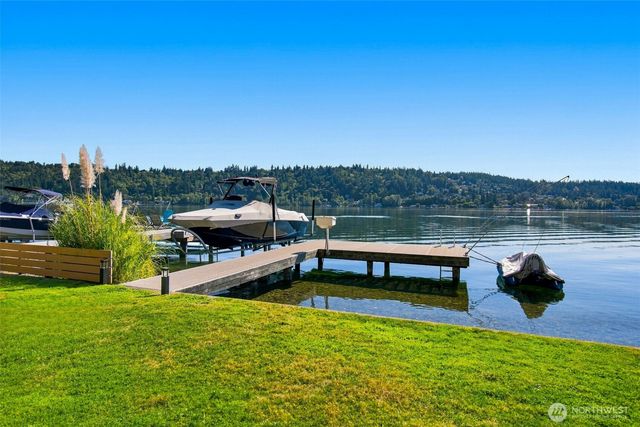 2002 W Lake Sammamish Parkway NE, Redmond, WA 98052