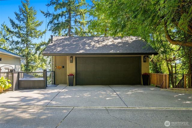 2002 W Lake Sammamish Parkway NE, Redmond, WA 98052