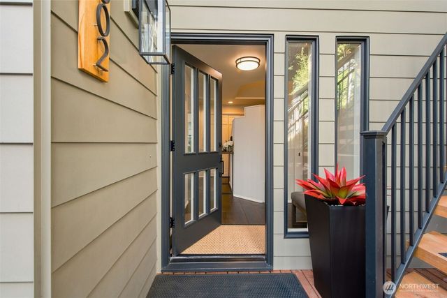 2002 W Lake Sammamish Parkway NE, Redmond, WA 98052