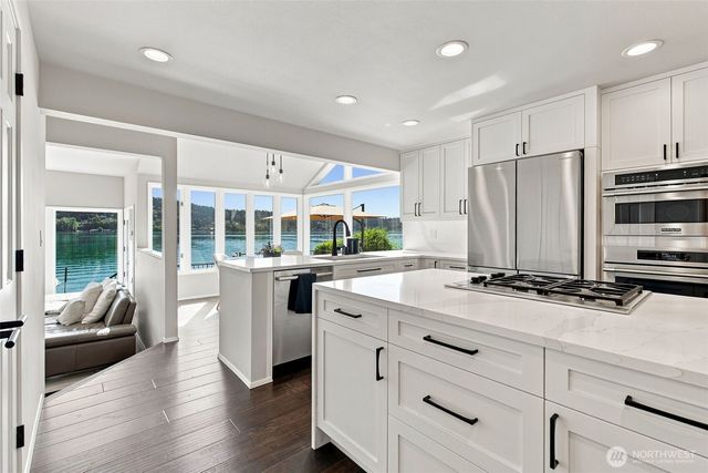2002 W Lake Sammamish Parkway NE, Redmond, WA 98052