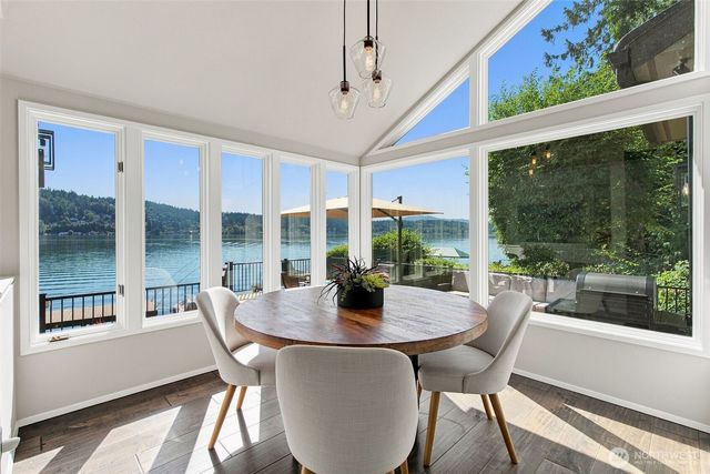 2002 W Lake Sammamish Parkway NE, Redmond, WA 98052