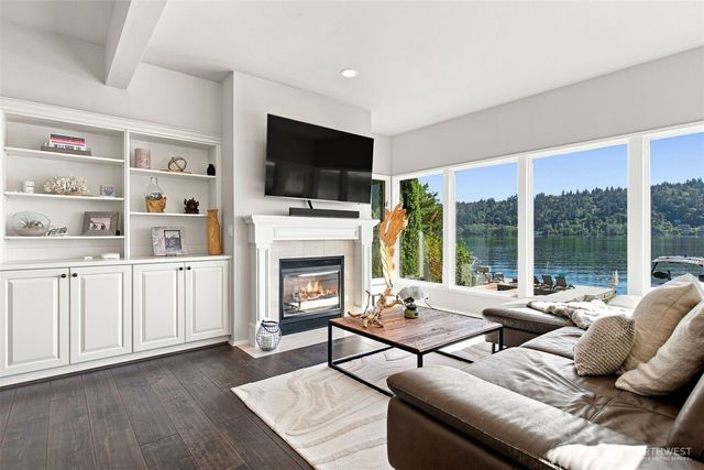2002 W Lake Sammamish Parkway NE, Redmond, WA 98052