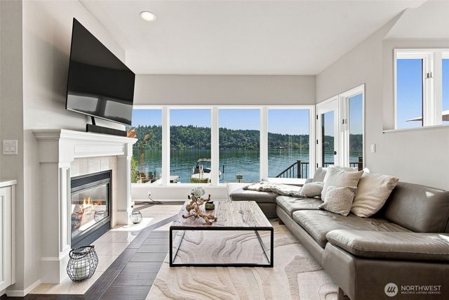 2002 W Lake Sammamish Parkway NE, Redmond, WA 98052