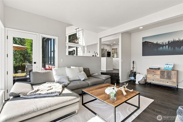 2002 W Lake Sammamish Parkway NE, Redmond, WA 98052