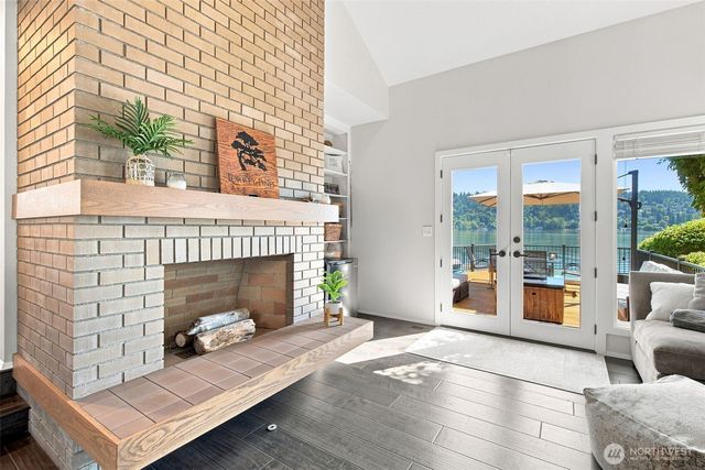 2002 W Lake Sammamish Parkway NE, Redmond, WA 98052