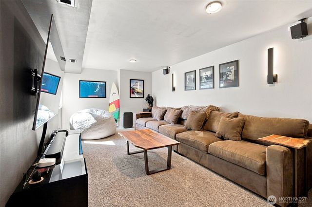 2002 W Lake Sammamish Parkway NE, Redmond, WA 98052