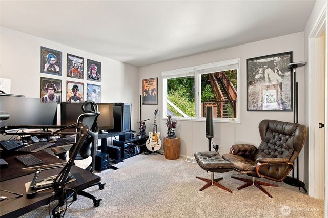2002 W Lake Sammamish Parkway NE, Redmond, WA 98052