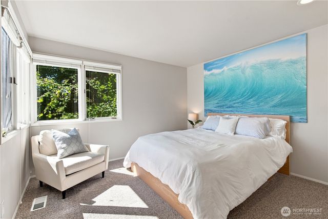 2002 W Lake Sammamish Parkway NE, Redmond, WA 98052