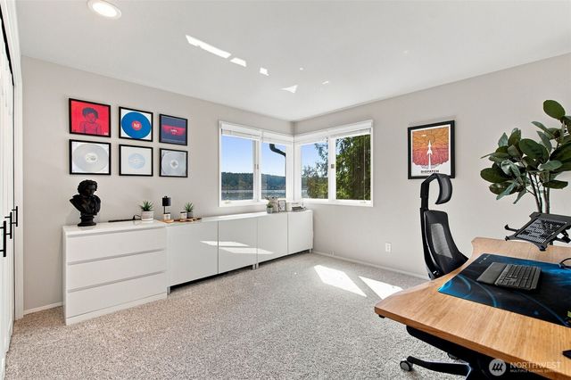 2002 W Lake Sammamish Parkway NE, Redmond, WA 98052
