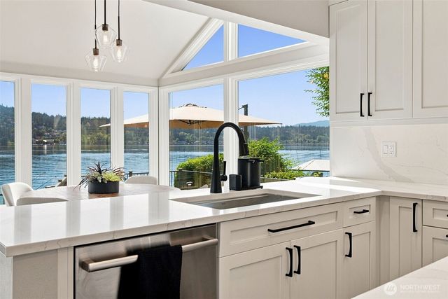 2002 W Lake Sammamish Parkway NE, Redmond, WA 98052