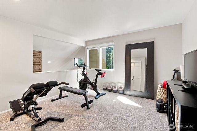 2002 W Lake Sammamish Parkway NE, Redmond, WA 98052