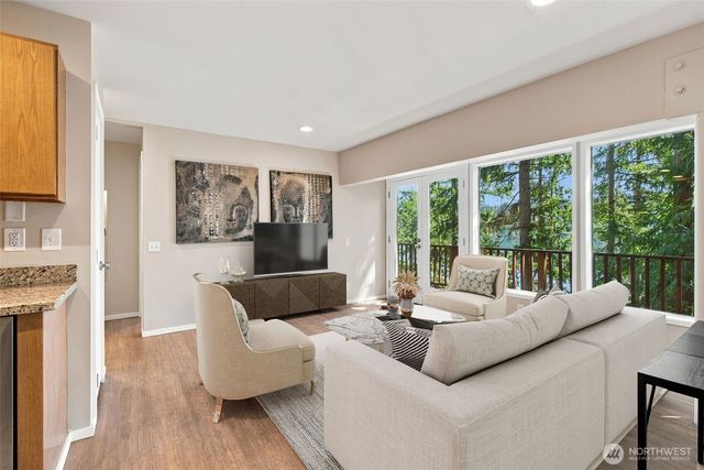 2002 W Lake Sammamish Parkway NE, Redmond, WA 98052