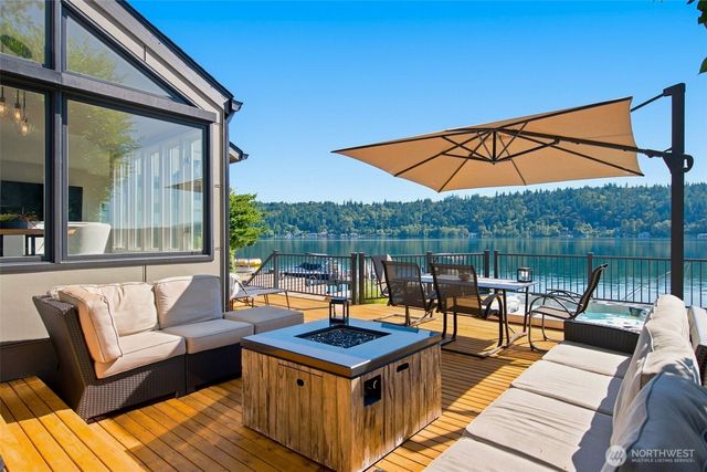2002 W Lake Sammamish Parkway NE, Redmond, WA 98052