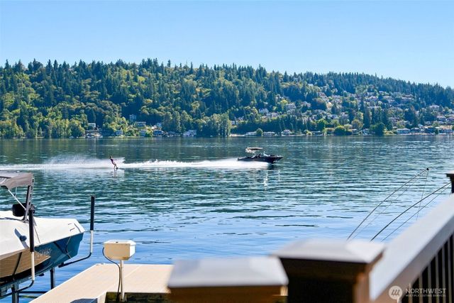 2002 W Lake Sammamish Parkway NE, Redmond, WA 98052