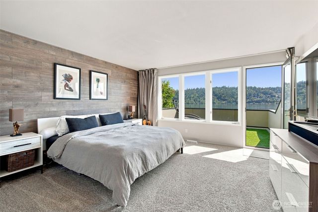 2002 W Lake Sammamish Parkway NE, Redmond, WA 98052