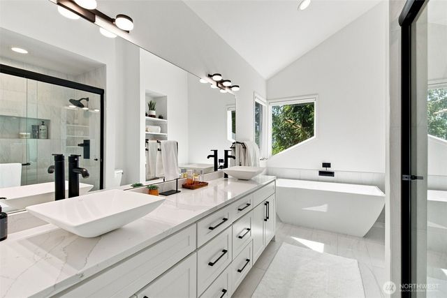 2002 W Lake Sammamish Parkway NE, Redmond, WA 98052