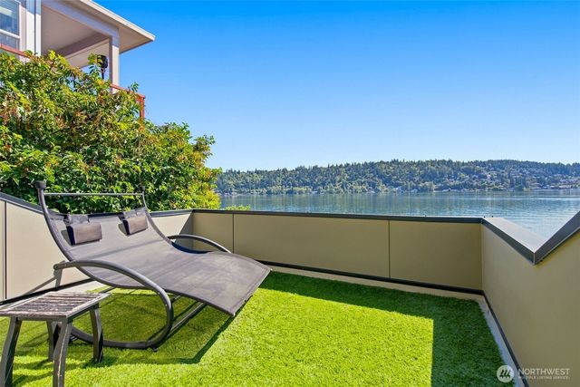 2002 W Lake Sammamish Parkway NE, Redmond, WA 98052
