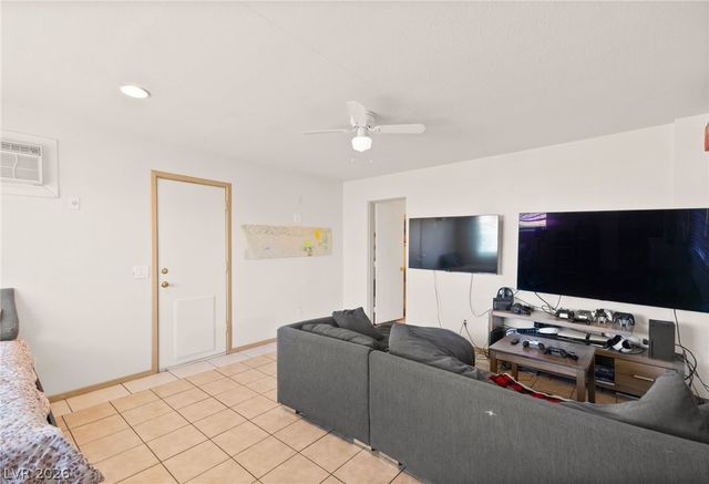 9328 Chilly Pond Avenue, Las Vegas, NV 89129