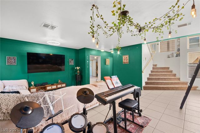 9328 Chilly Pond Avenue, Las Vegas, NV 89129