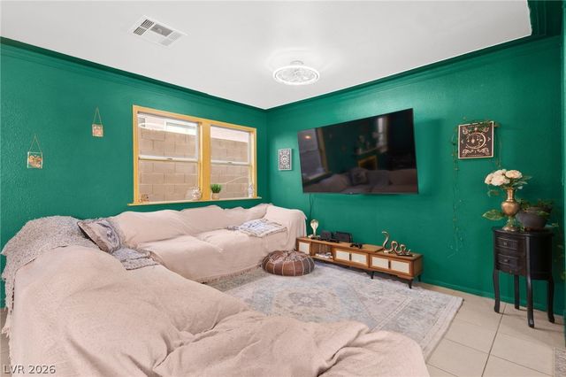 9328 Chilly Pond Avenue, Las Vegas, NV 89129