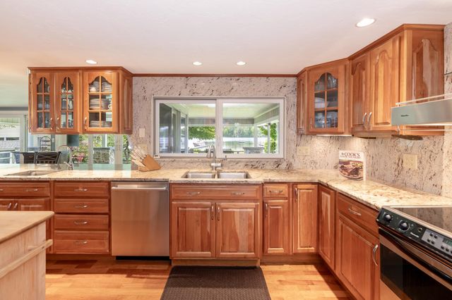 15 Cummings Cove Road, Meredith, NH 03253