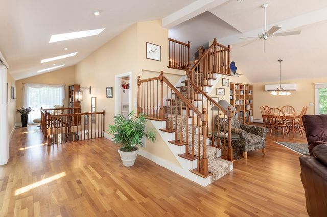 15 Cummings Cove Road, Meredith, NH 03253