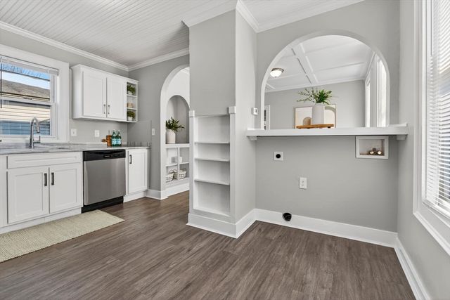 861 N Shore Rd, Revere, MA 02151