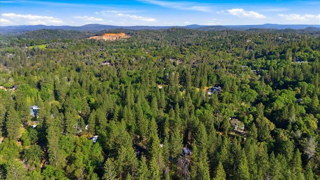 1495 Hillish Rock Rd, Meadow Vista, CA 95722