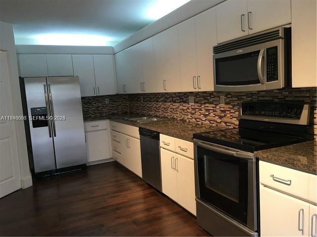 561 Racquet Club Rd 21, Weston, FL 33326