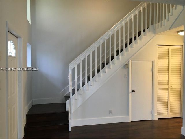 561 Racquet Club Rd 21, Weston, FL 33326