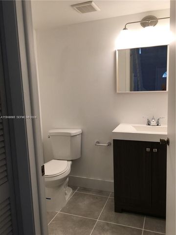 561 Racquet Club Rd 21, Weston, FL 33326