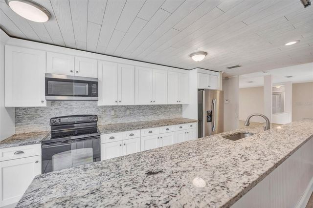 407 1ST AVENUE NE, Lutz, FL 33549