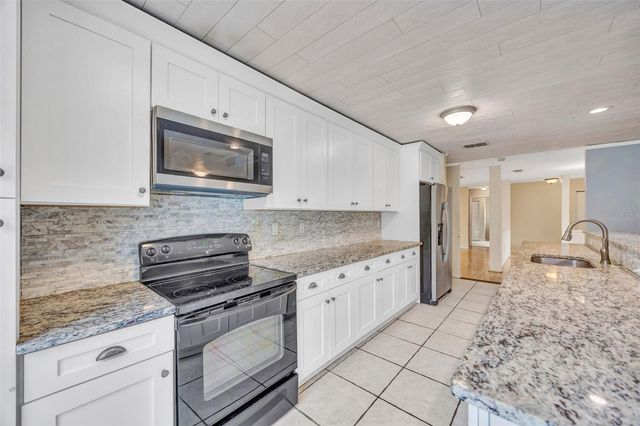 407 1ST AVENUE NE, Lutz, FL 33549