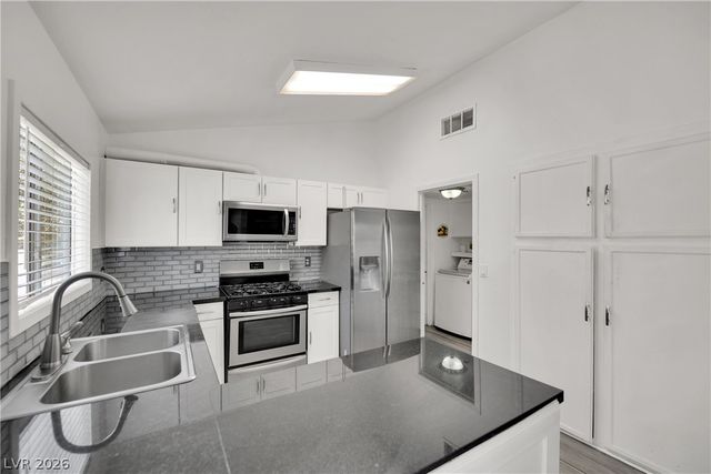 2913 Du Barry Manor Lane, Las Vegas, NV 89108