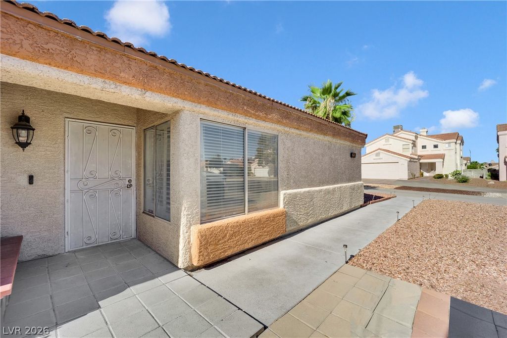 2913 Du Barry Manor Lane, Las Vegas, NV 89108 — photo 5