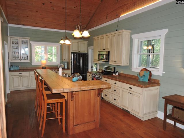181 Saluda Bluff Rd, Batesburg, SC 29006