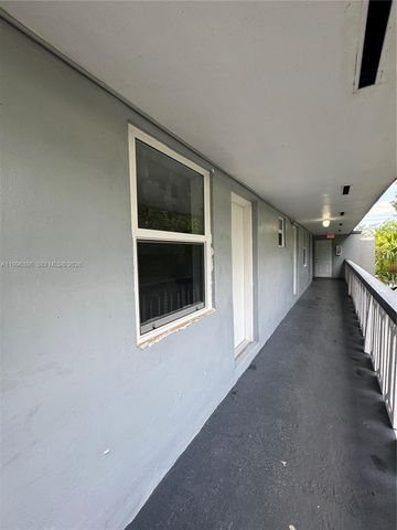 1398 NE 191st St C305, Miami, FL 33179