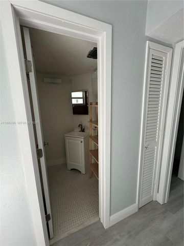 1398 NE 191st St C305, Miami, FL 33179