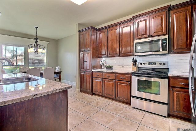 13348 Autumn Run Dr, Walker, LA 70785