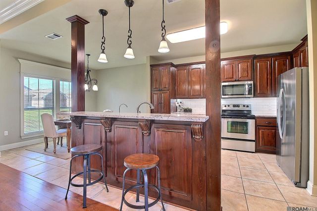 13348 Autumn Run Dr, Walker, LA 70785