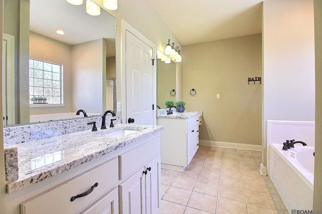 13348 Autumn Run Dr, Walker, LA 70785