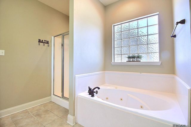 13348 Autumn Run Dr, Walker, LA 70785