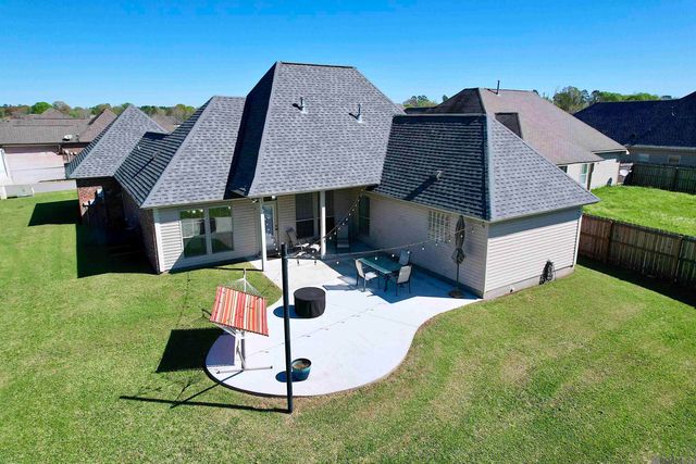 13348 Autumn Run Dr, Walker, LA 70785