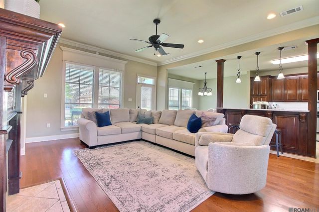 13348 Autumn Run Dr, Walker, LA 70785