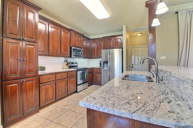 13348 Autumn Run Dr, Walker, LA 70785