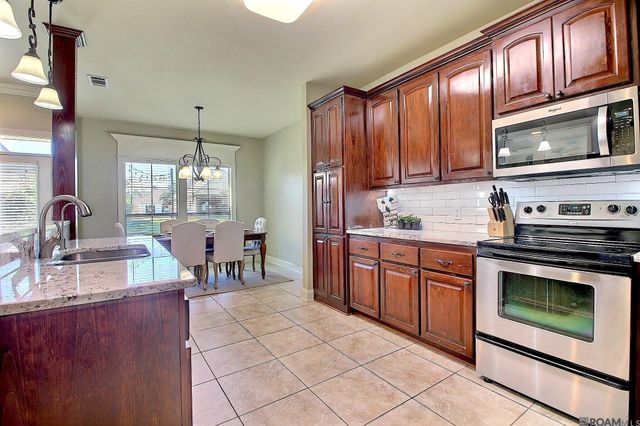 13348 Autumn Run Dr, Walker, LA 70785