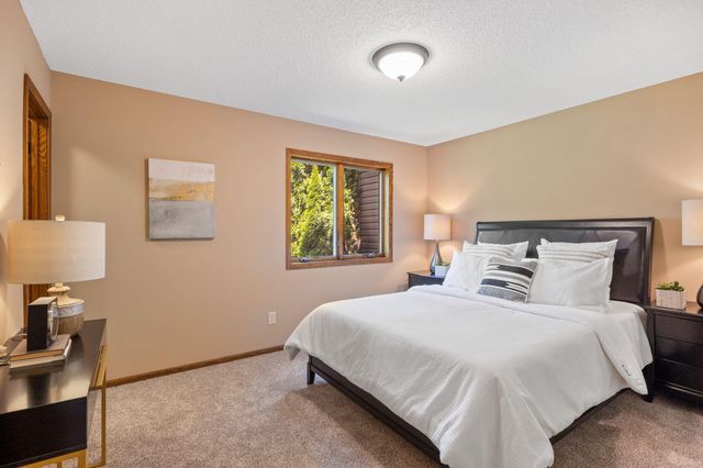 1941 Berkshire Drive, Eagan, MN 55122