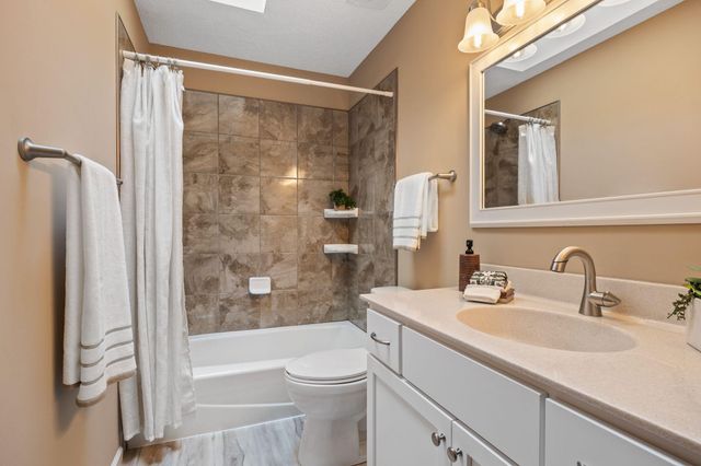 1941 Berkshire Drive, Eagan, MN 55122